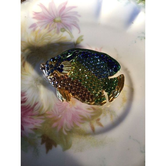 NWT Rhinestone Fish Brooch Pin 2” Gold Multi Color Rhinestone Fish - Picture 12 of 16